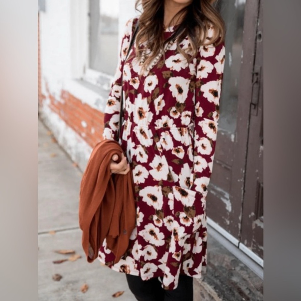 BETSEY BOUTIQUE M floral wine colored long sleeve dress with front pockets
